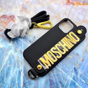 NWT📱MOSCHINO📱iPhone 12 case
